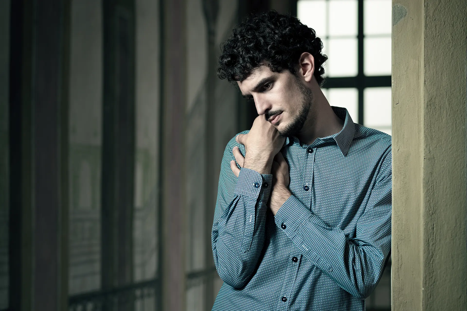 A thoughtful Federico Ercoli leaning against an interior wall.